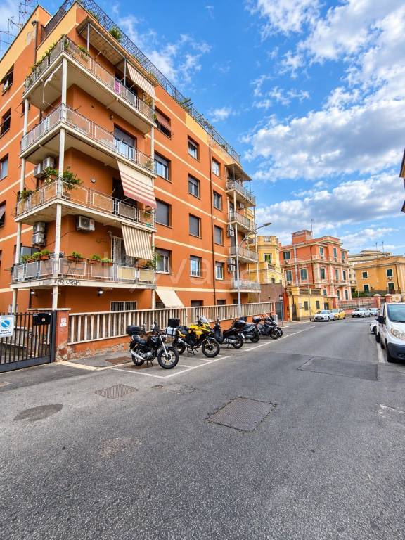appartamento in vendita a Roma in zona Tuscolano