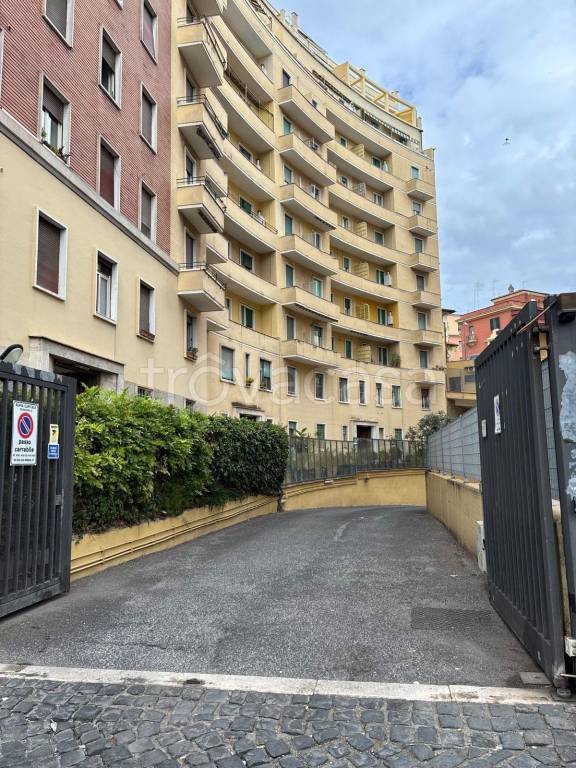 box auto in vendita a Roma in zona Nomentano