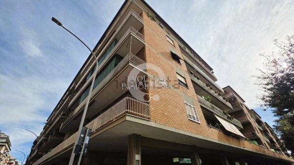 appartamento in vendita a Roma in zona Appio Claudio