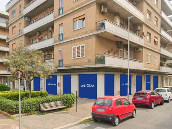 locale commerciale in vendita a Roma in zona Ostia