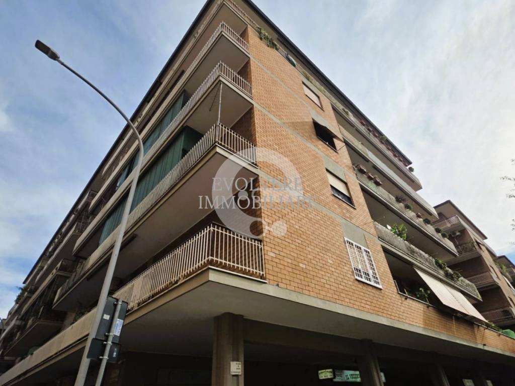 appartamento in vendita a Roma in zona Appio Claudio