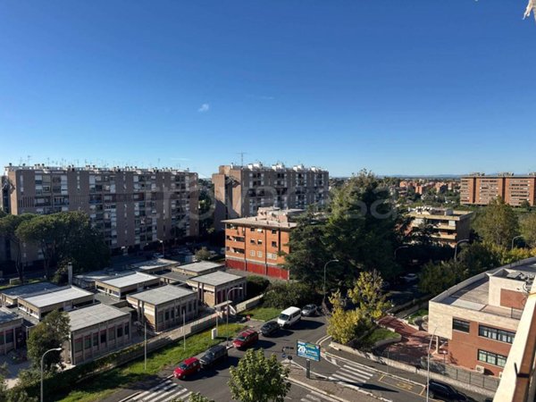 appartamento in vendita a Roma in zona Spinaceto