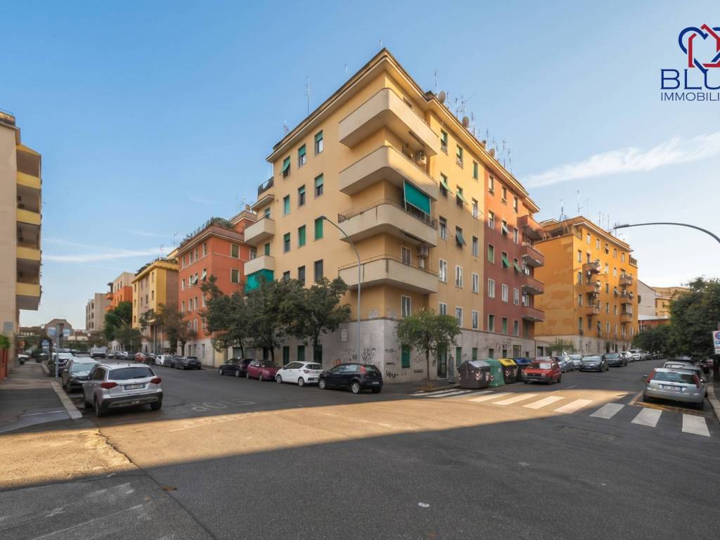appartamento in vendita a Roma in zona Tuscolano