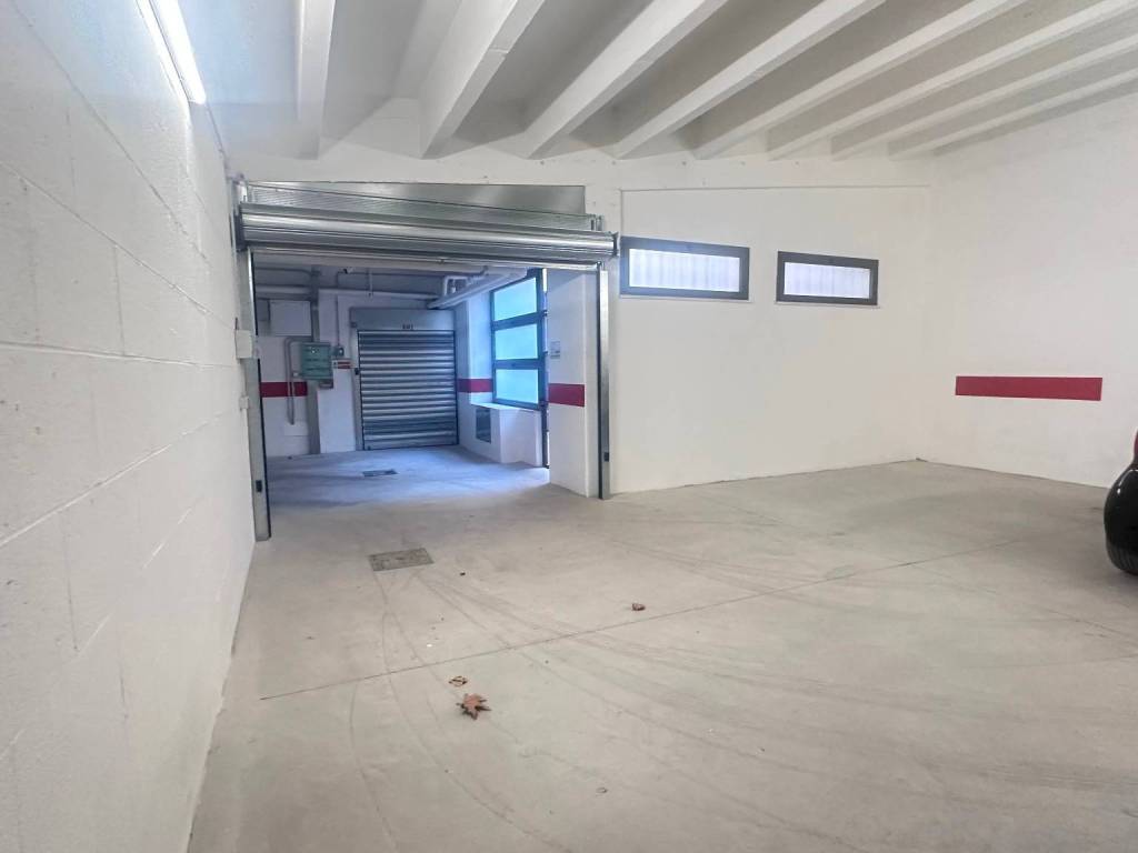 box auto in vendita a Roma in zona Portuense