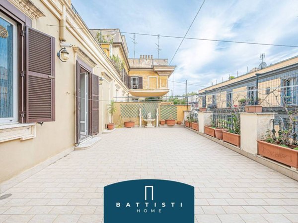 appartamento in vendita a Roma in zona Rione Regola
