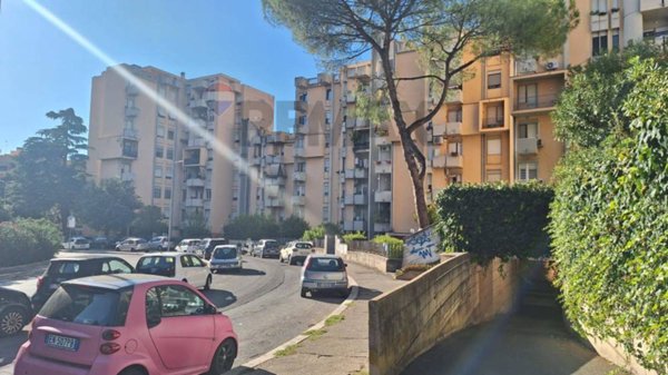 box auto in vendita a Roma in zona Ardeatino