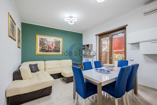 appartamento in vendita a Roma in zona Torre Spaccata
