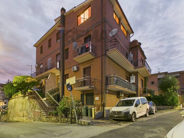 appartamento in vendita a Roma in zona Prima Porta