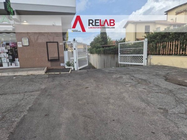box auto in vendita a Roma in zona Acilia