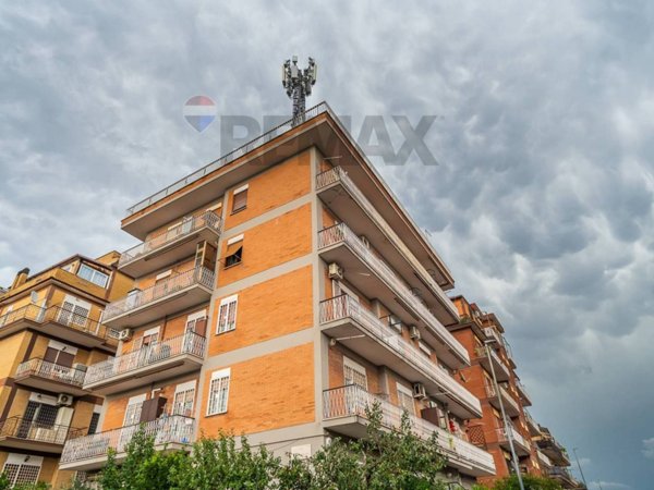 appartamento in vendita a Roma in zona Torre Angela