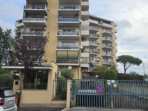 appartamento in vendita a Roma in zona Axa