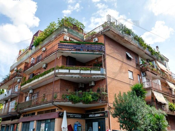 appartamento in vendita a Roma in zona Appio Latino