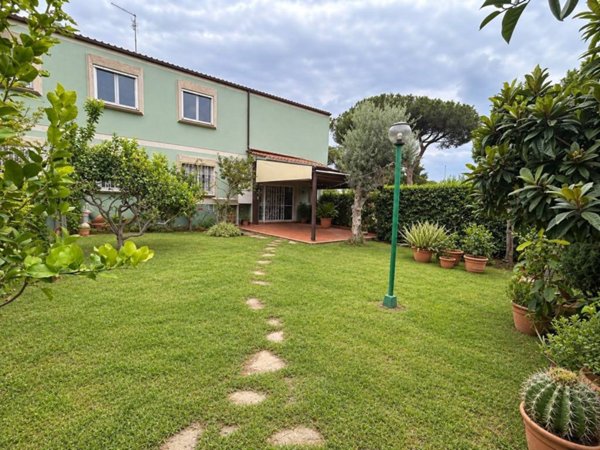 appartamento in vendita a Roma in zona Casal Palocco
