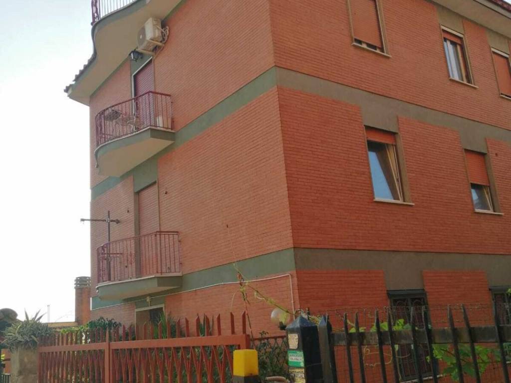 appartamento in vendita a Roma in zona Corviale