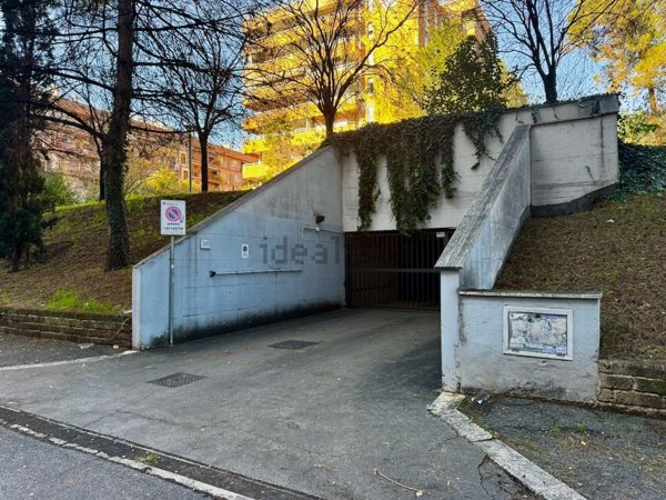 box auto in vendita a Roma in zona Ponte Mammolo