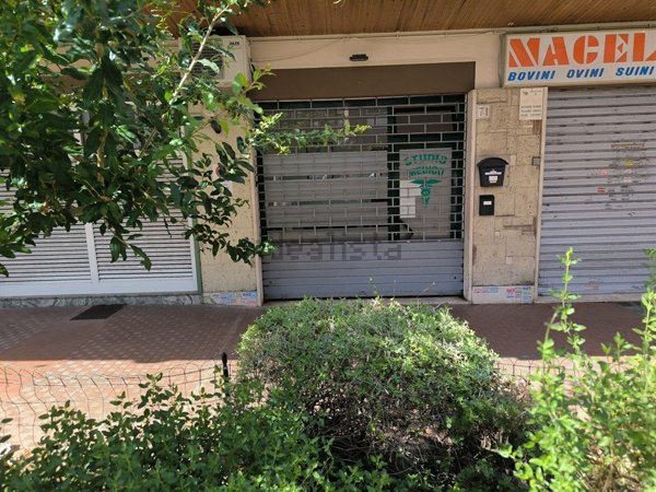 locale commerciale in vendita a Roma