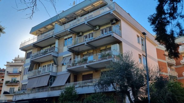 appartamento in vendita a Roma in zona Tomba di Nerone