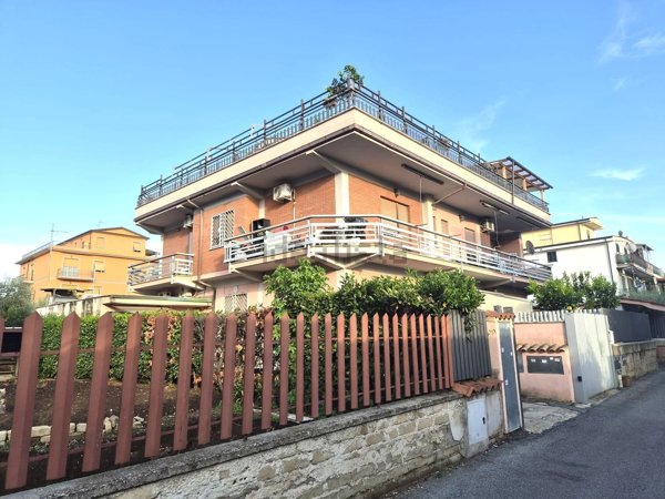 appartamento in vendita a Roma in zona Torre Gaia