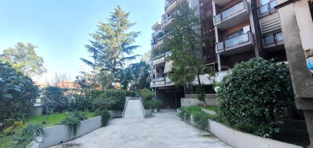 appartamento in vendita a Roma in zona Ardeatino