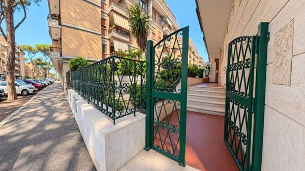 appartamento in vendita a Roma in zona Ostia