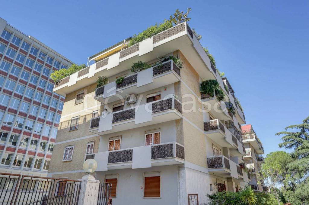 appartamento in vendita a Roma in zona Ostiense