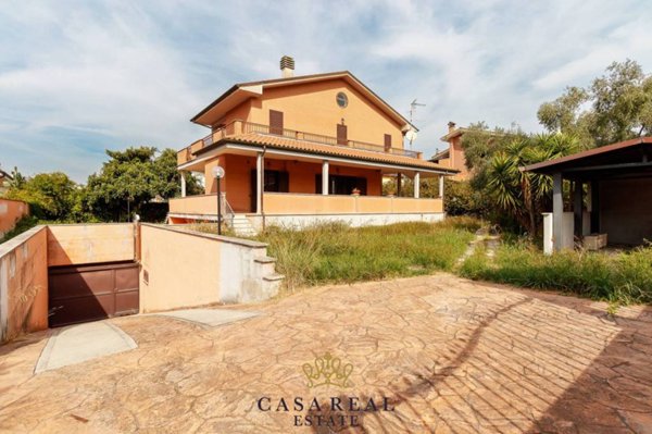 casa indipendente in vendita a Roma in zona Infernetto