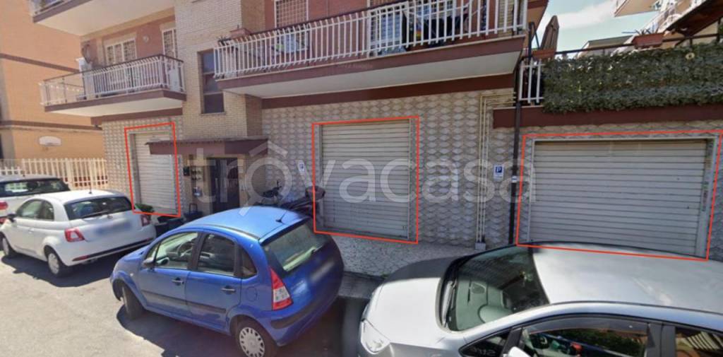 locale commerciale in vendita a Roma in zona Tor Bella Monaca