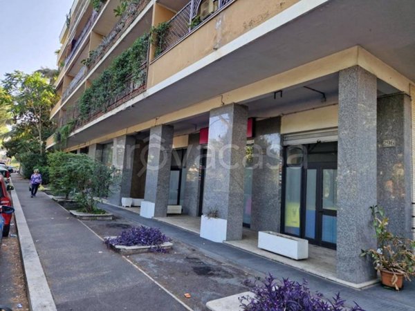 locale commerciale in vendita a Roma in zona Vigna Murata