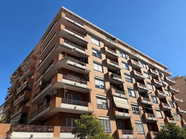 appartamento in vendita a Roma in zona Appio Claudio