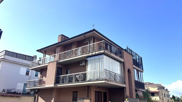 appartamento in vendita a Roma in zona Acilia