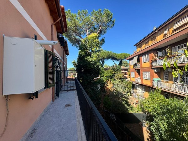 appartamento in vendita a Roma in zona Appio Pignatelli