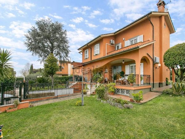 appartamento in vendita a Roma in zona Casal Morena