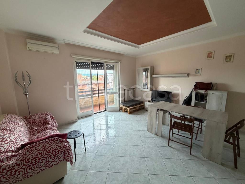 appartamento in vendita a Roma in zona Torre Gaia