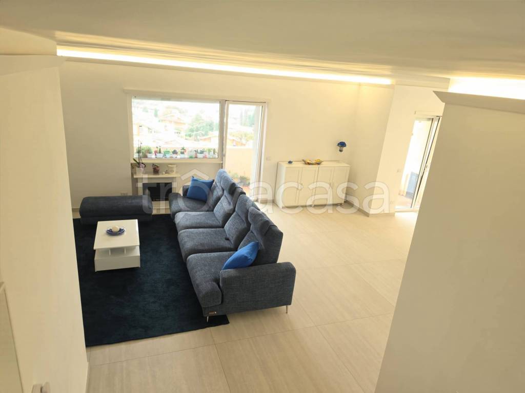 appartamento in vendita a Roma in zona Axa