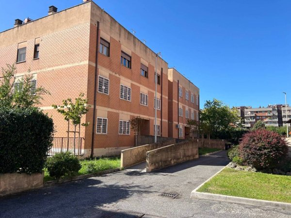 appartamento in vendita a Roma in zona Casal Monastero