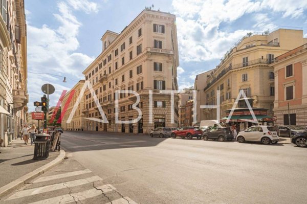 appartamento in vendita a Roma in zona Rione Regola