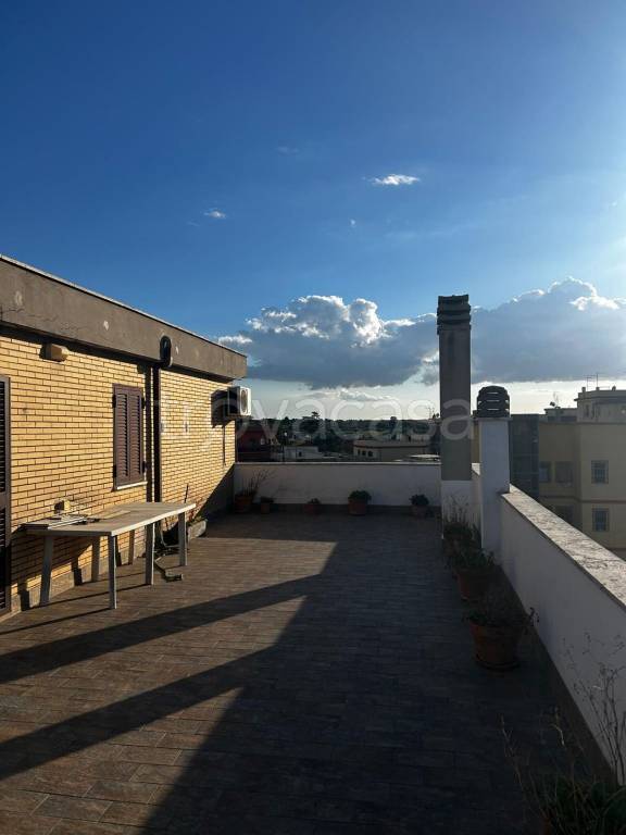 appartamento in vendita a Roma in zona Torre Angela