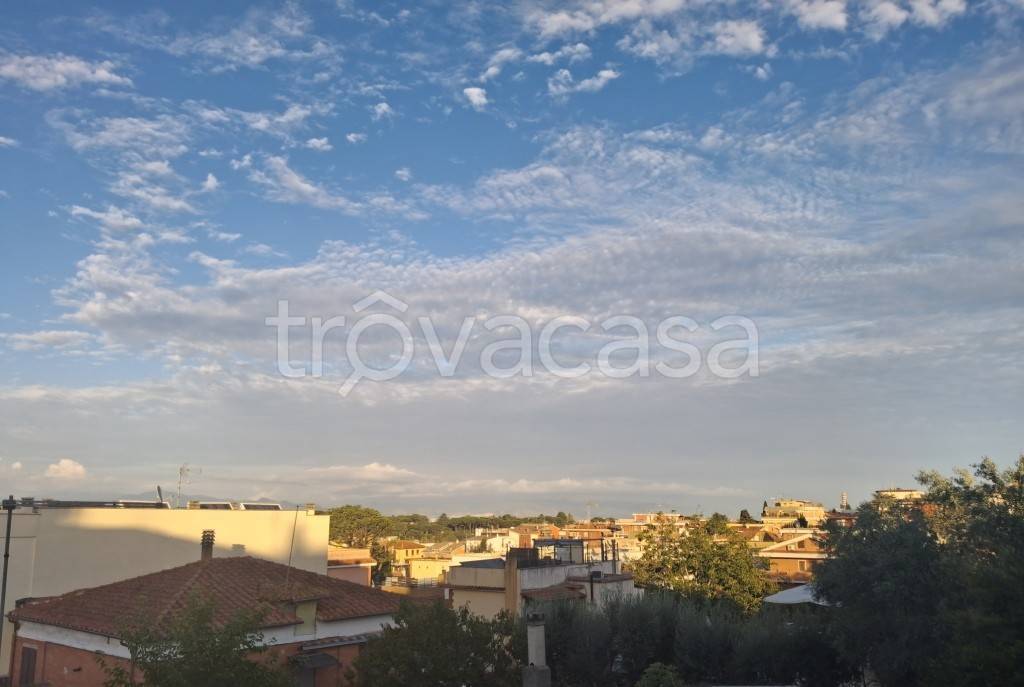appartamento in vendita a Roma in zona Tomba di Nerone