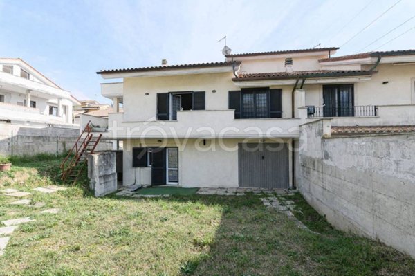 casa indipendente in vendita a Roma in zona Massimina/Casal Lumbroso