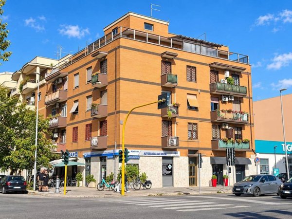 appartamento in vendita a Roma in zona Ostia