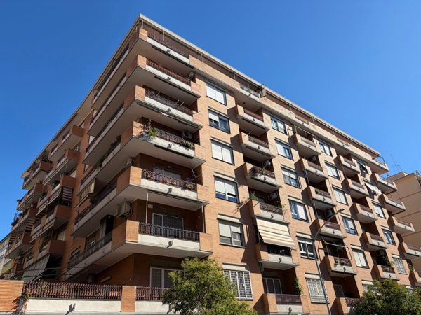 appartamento in vendita a Roma in zona Appio Claudio