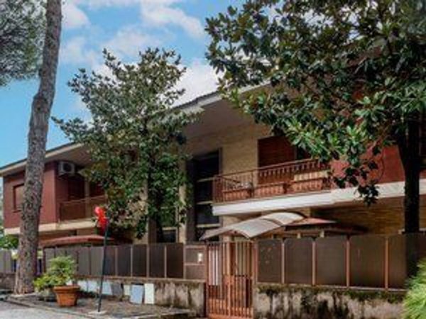 casa indipendente in vendita a Roma in zona Tomba di Nerone