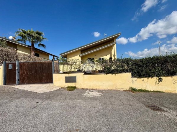 casa indipendente in vendita a Roma in zona EUR