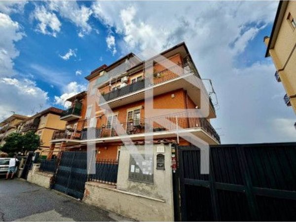 appartamento in vendita a Roma in zona Torre Angela