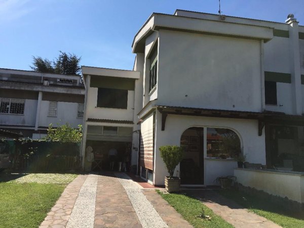 casa indipendente in vendita a Roma in zona Infernetto