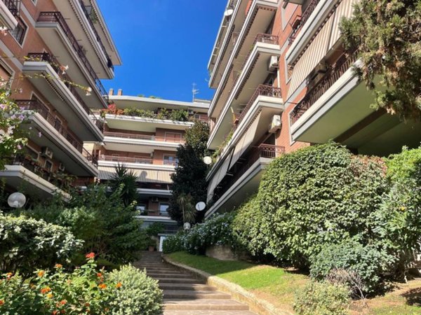 appartamento in vendita a Roma in zona Ardeatino