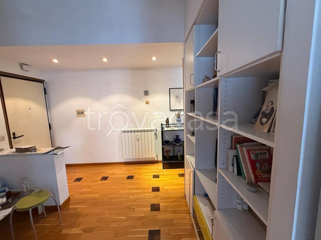 appartamento in vendita a Roma in zona Ardeatino