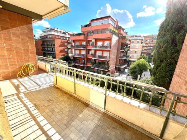 appartamento in vendita a Roma in zona Tomba di Nerone