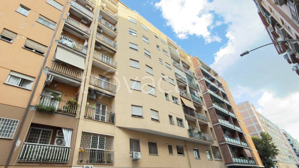 appartamento in vendita a Roma in zona Ostiense