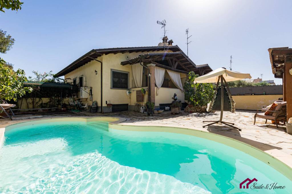 casa indipendente in vendita a Roma in zona Infernetto